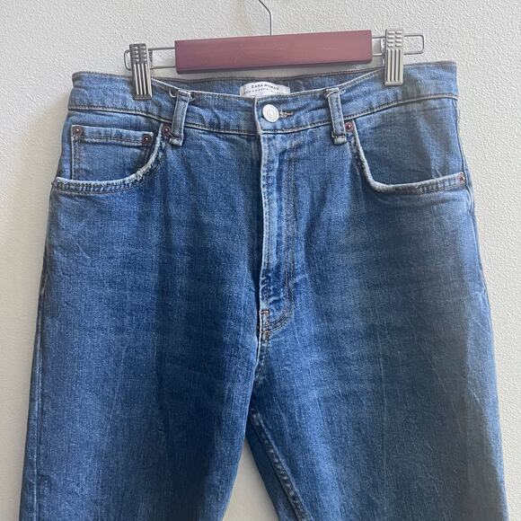 ZARA Ultra High Rise Stretchy Straight Leg Blue Jeans Raw Hem Medium Wash Size 6 - Picture 3 of 6